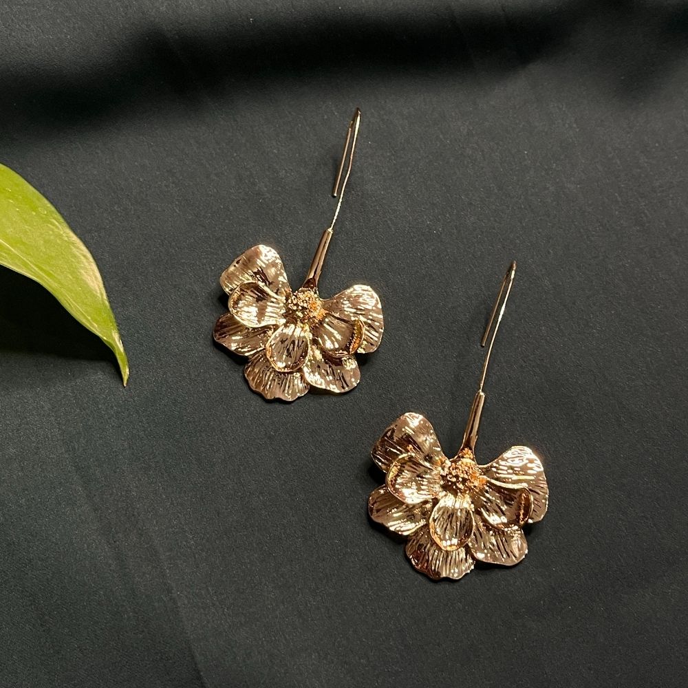 ECW MONA STATEMENT EARRING image 0
