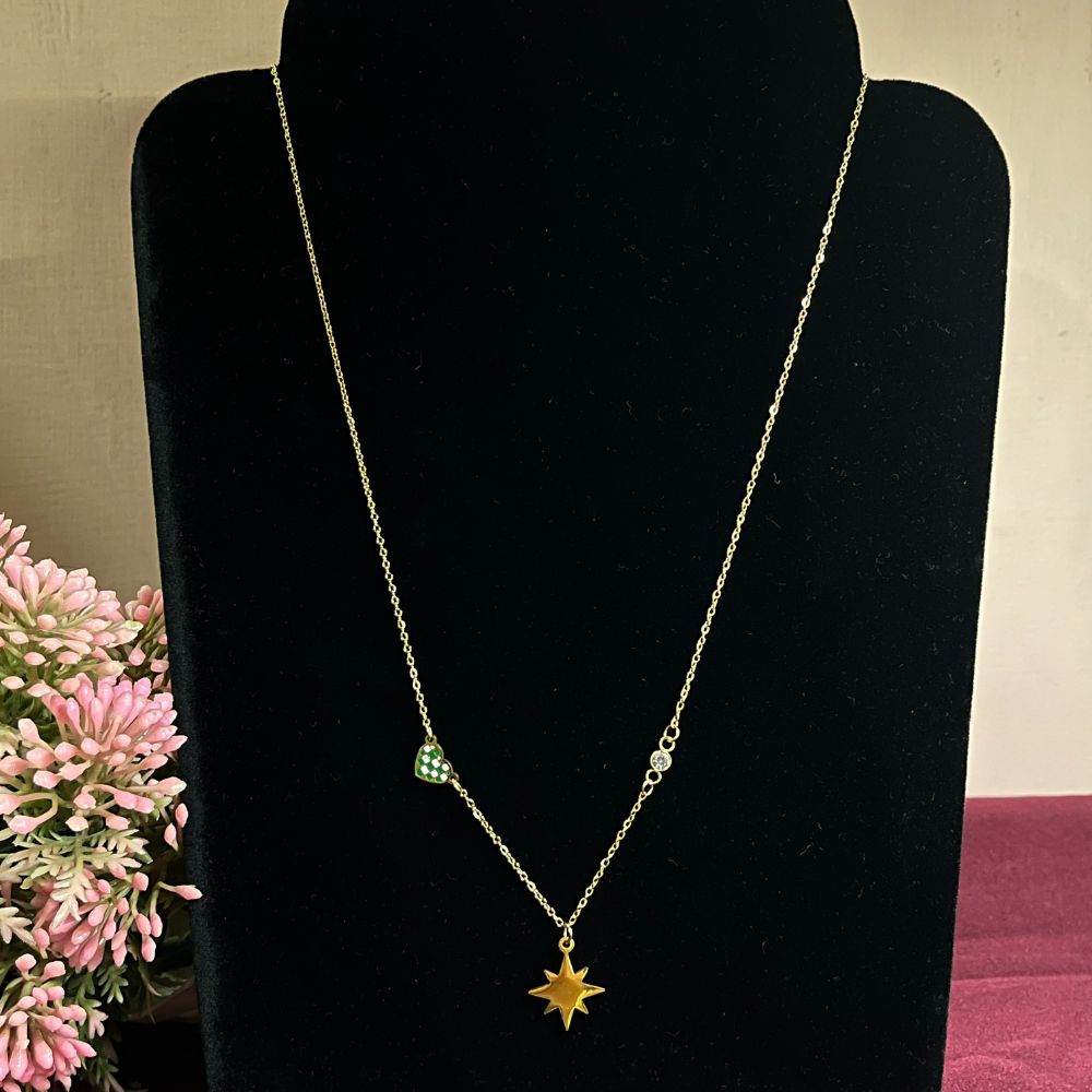 ECW STAR DELICATE NECKLACE image 1