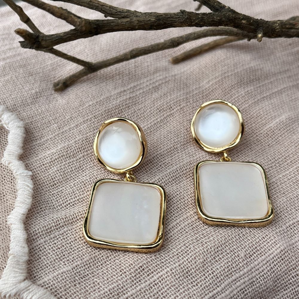ECW ASHLEY STATEMENT EARRING image 1