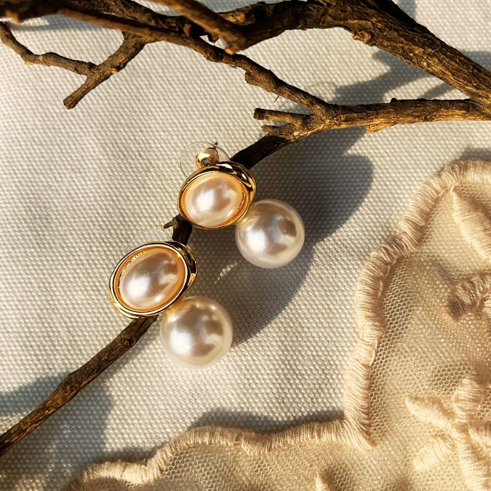 ECW SNOW WHITE DAINTY EARRING image 1