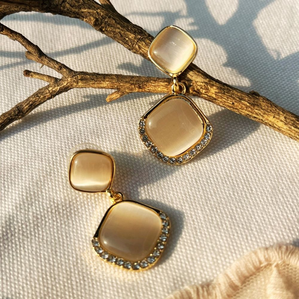 ECW GIGI DAINTY EARRING image 1