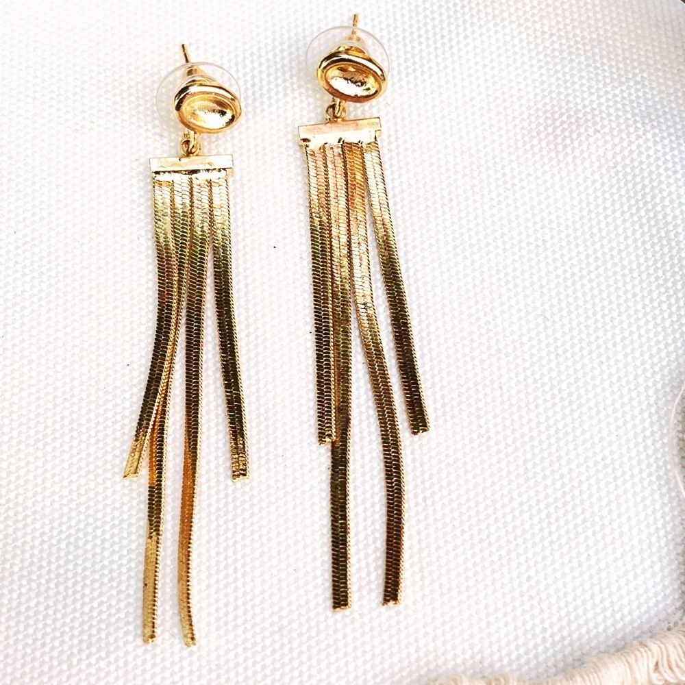 ECW FALL STATEMENT EARRING image 1