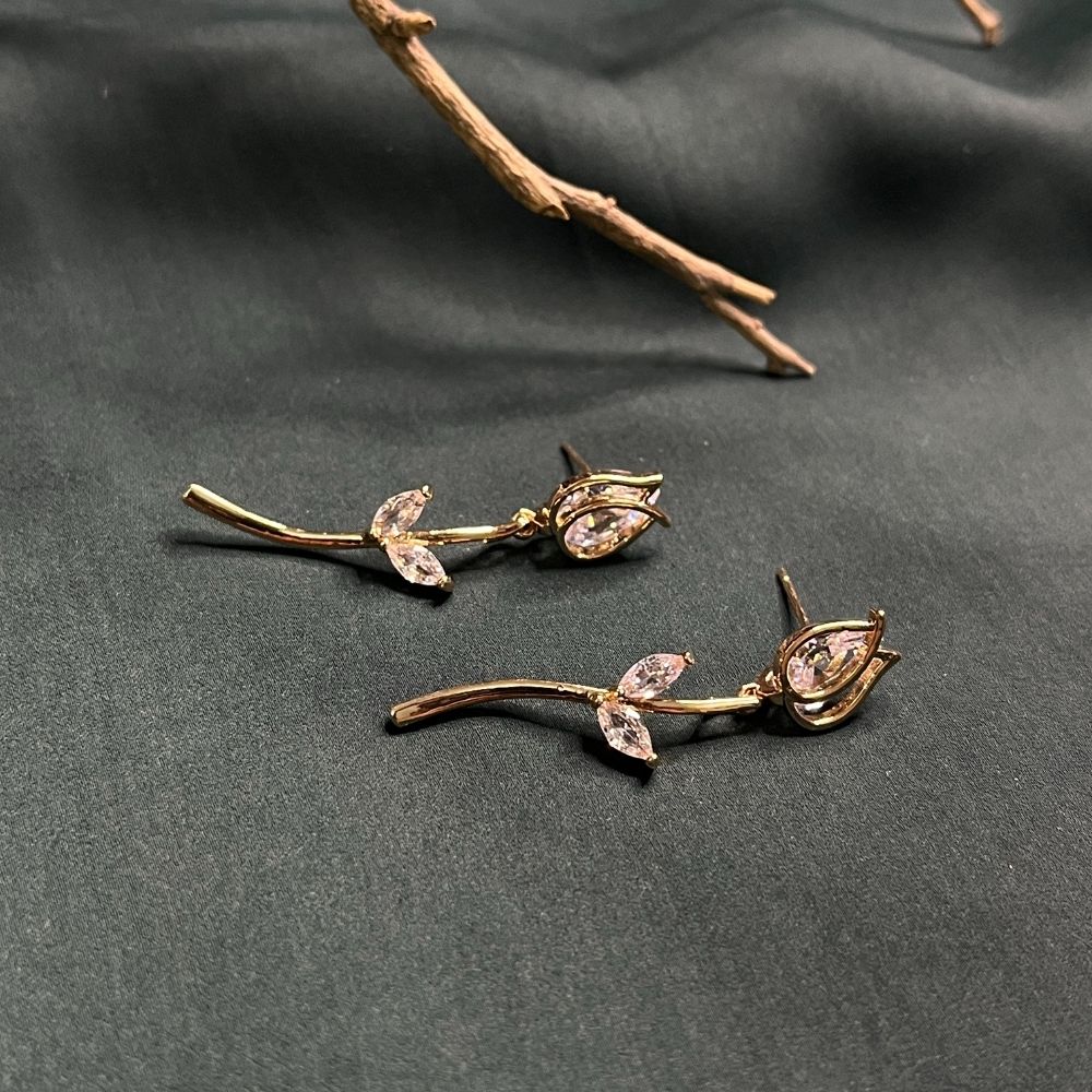 ECW TULIP STATEMENT EARRING image 2