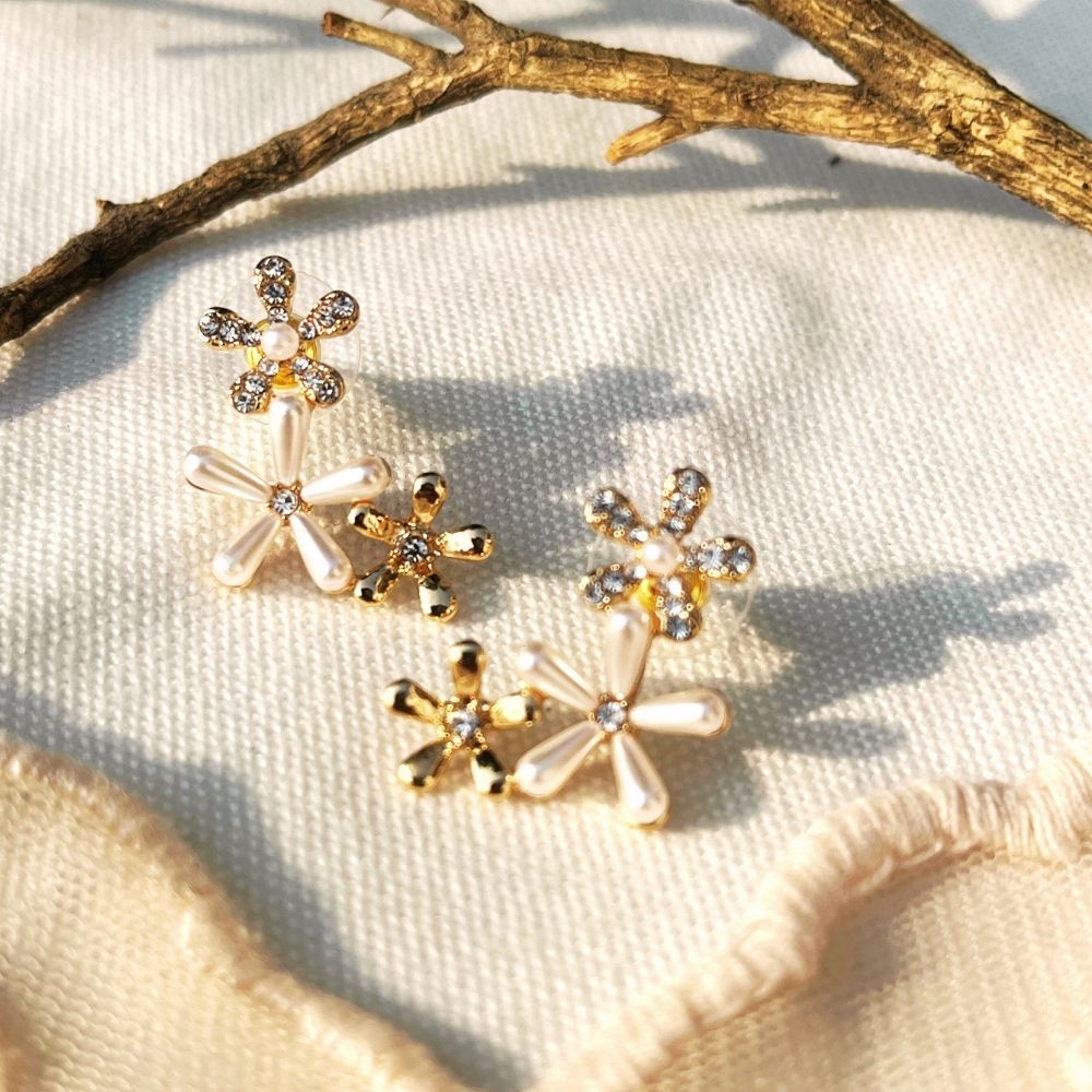 ECW BELLA DAINTY EARRING image 2