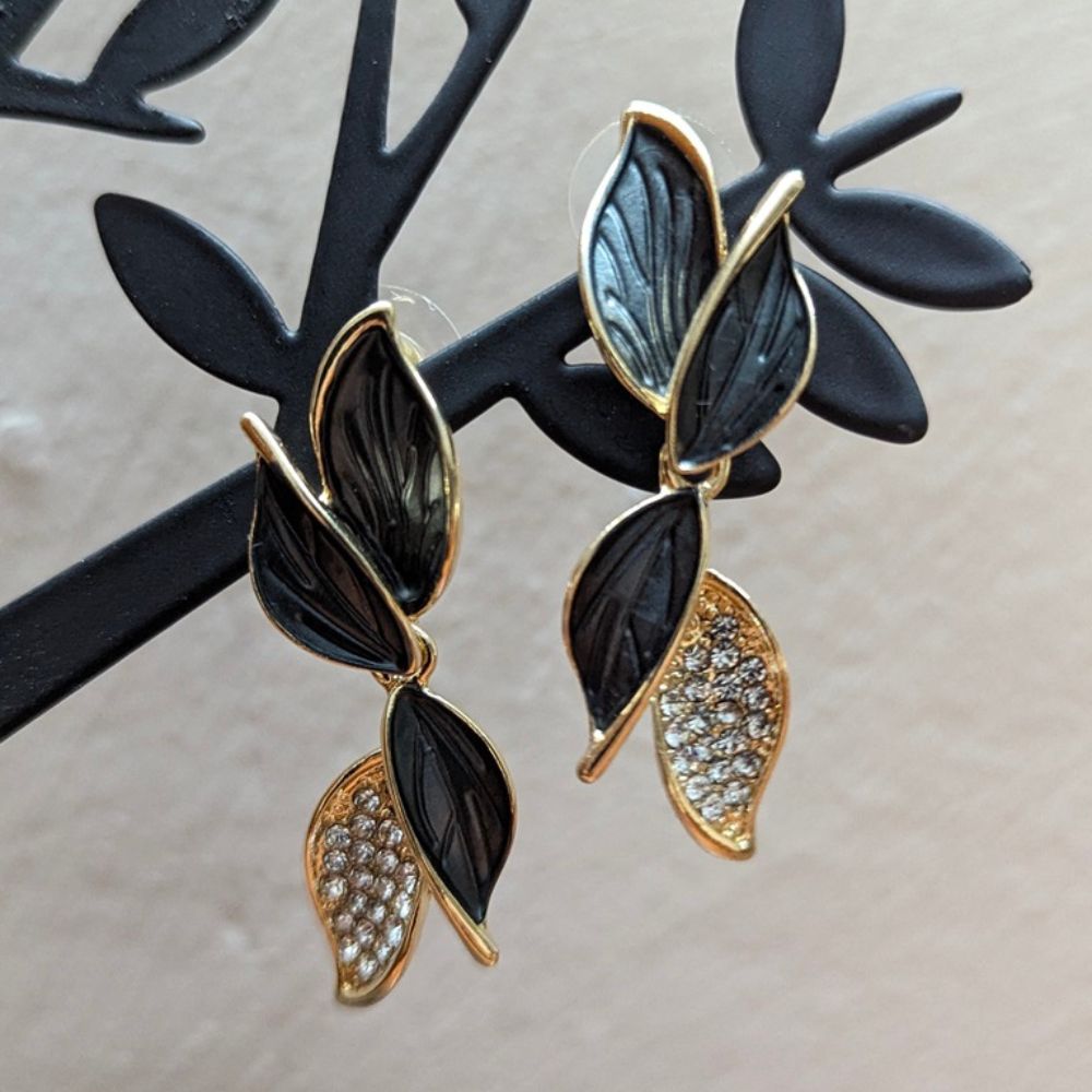 ECW LEAF DAINTY EARRING image 2