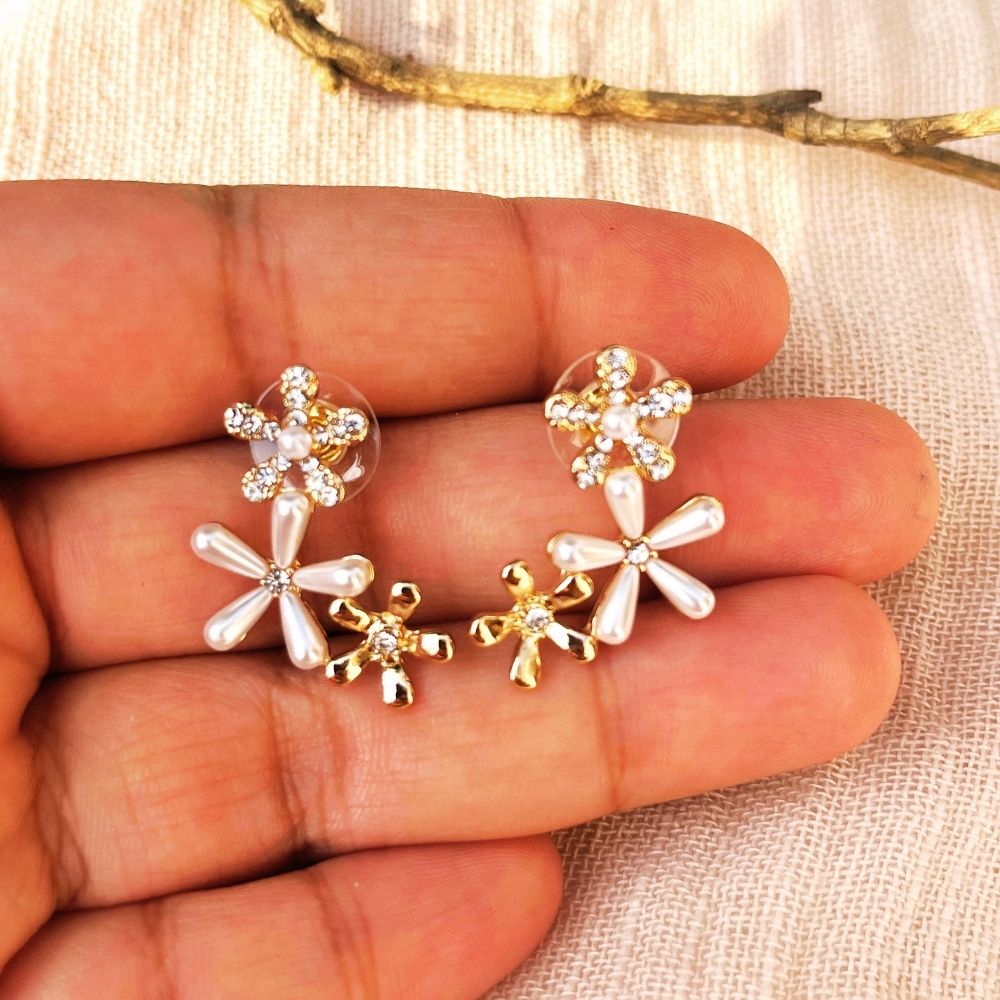 ECW BELLA DAINTY EARRING image 1
