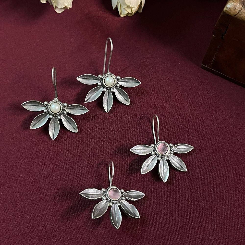 ECE PHOOL EARRING image 0