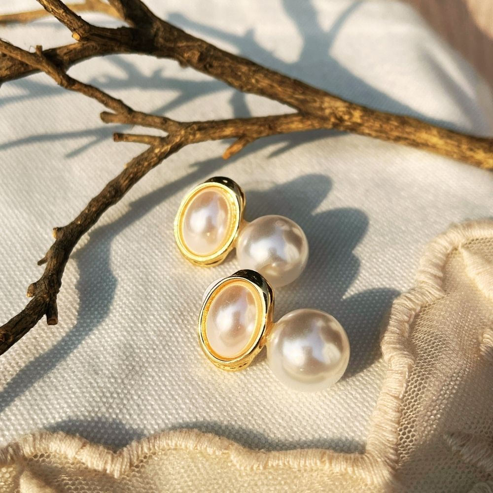 ECW SNOW WHITE DAINTY EARRING image 0