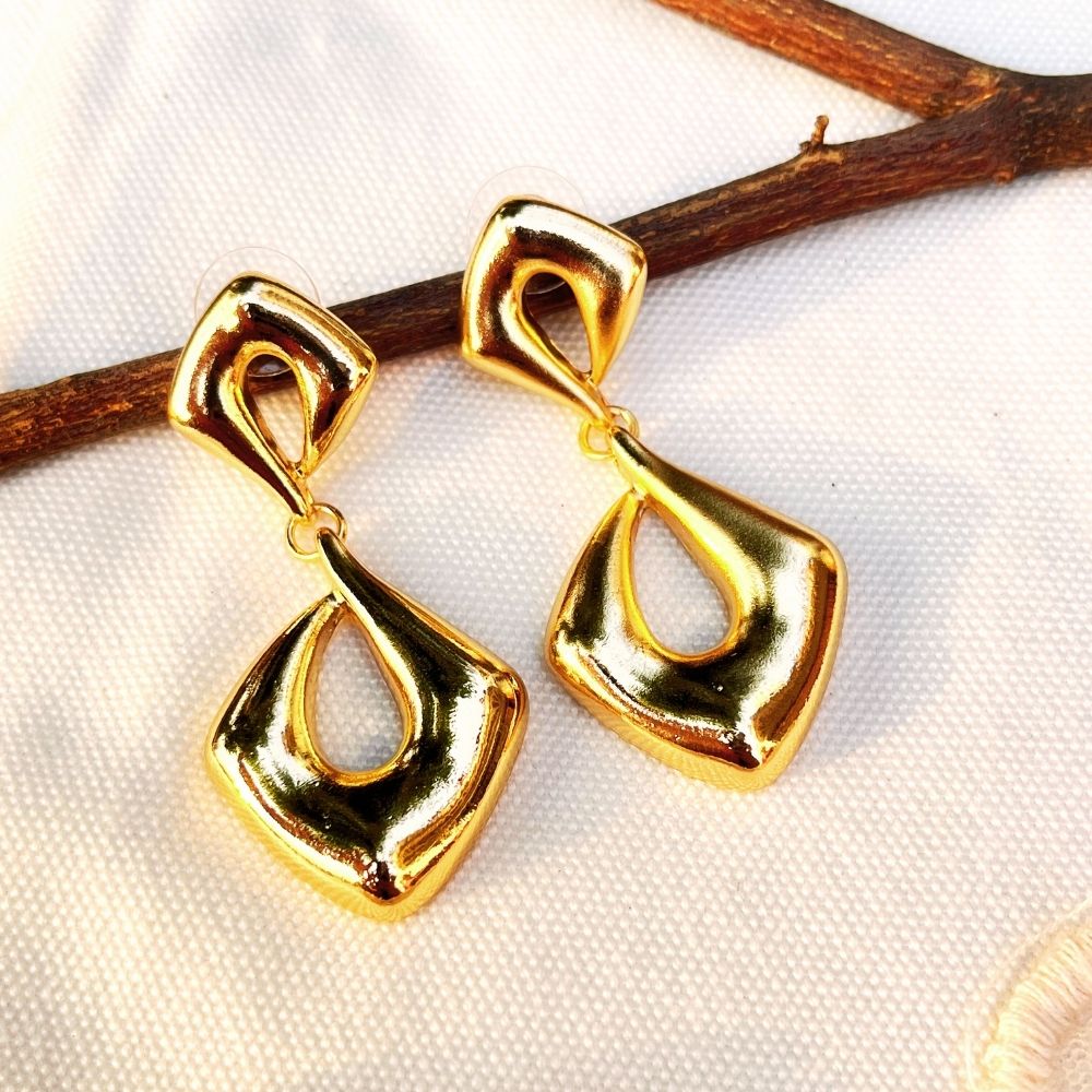 ECW CASSY STATEMENT EARRING image 0