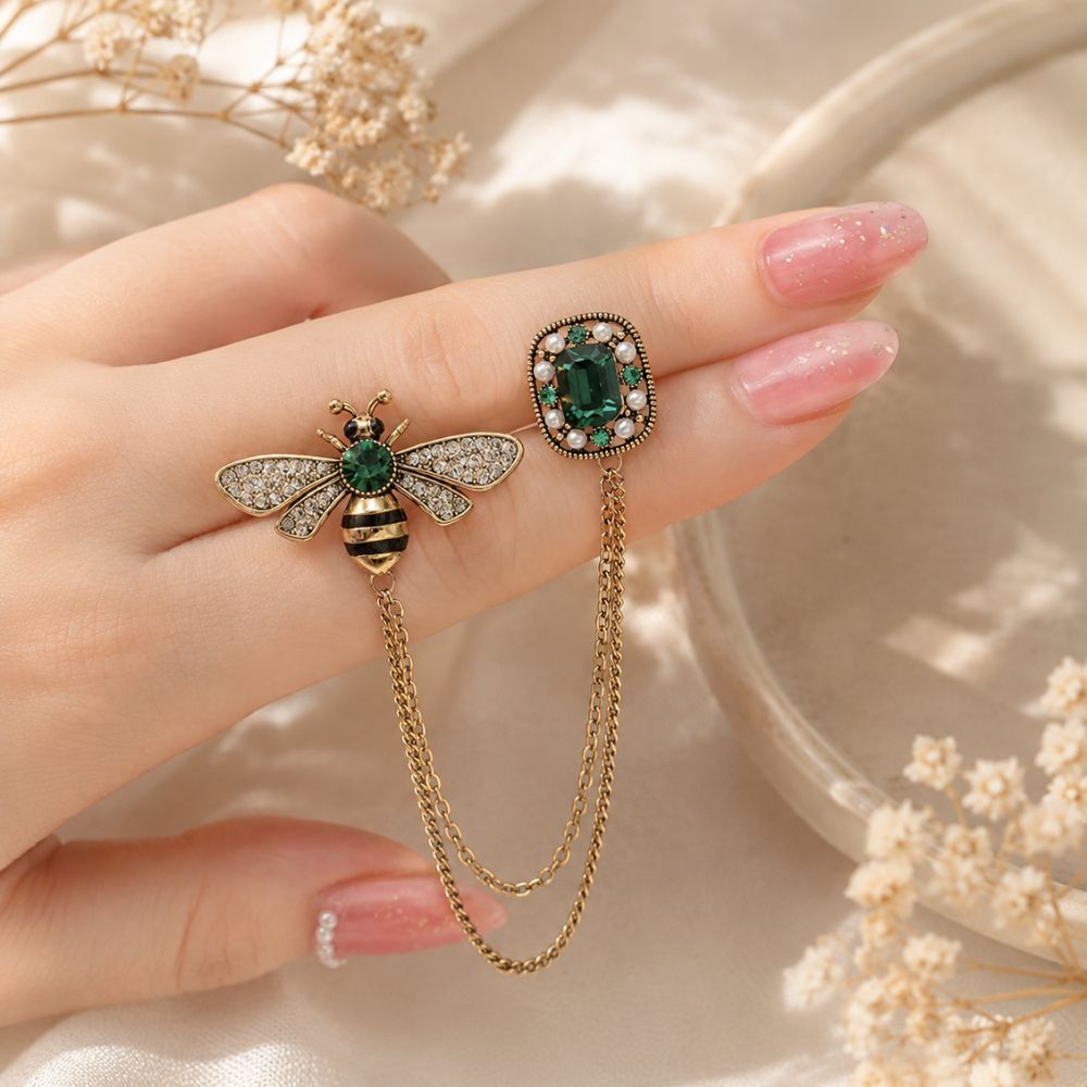 ECW BEE BROOCH