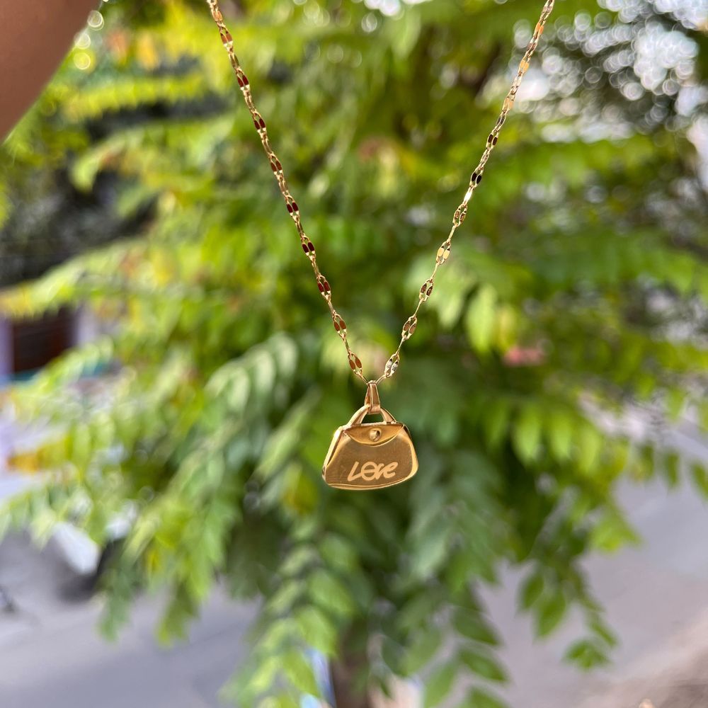 ECW LOVE CLUTCH DAINTY NECKLACE image 3