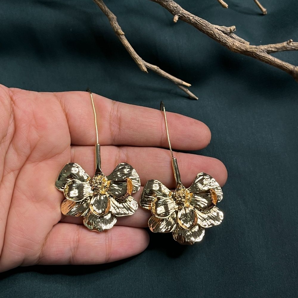 ECW MONA STATEMENT EARRING image 1