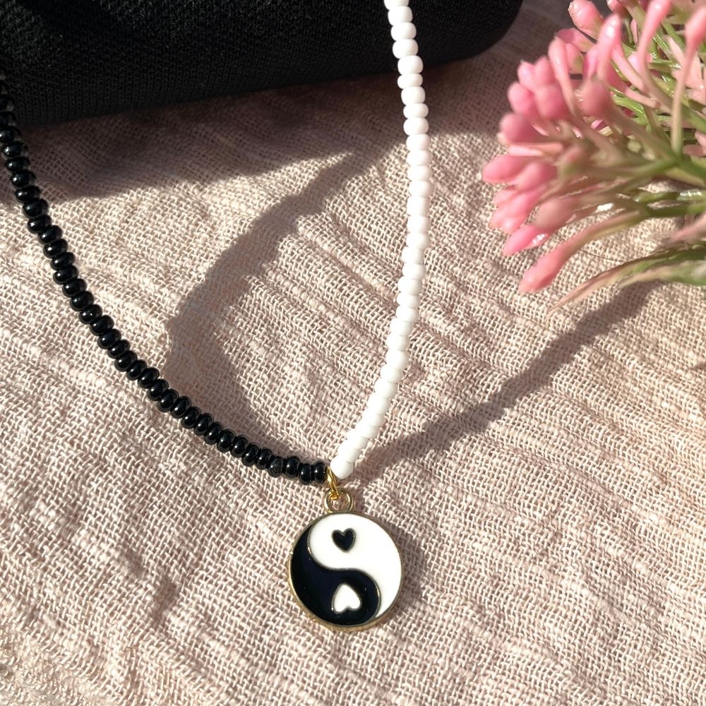 ECW LOVE BEAD NECKLACE - Black/White, Beads image