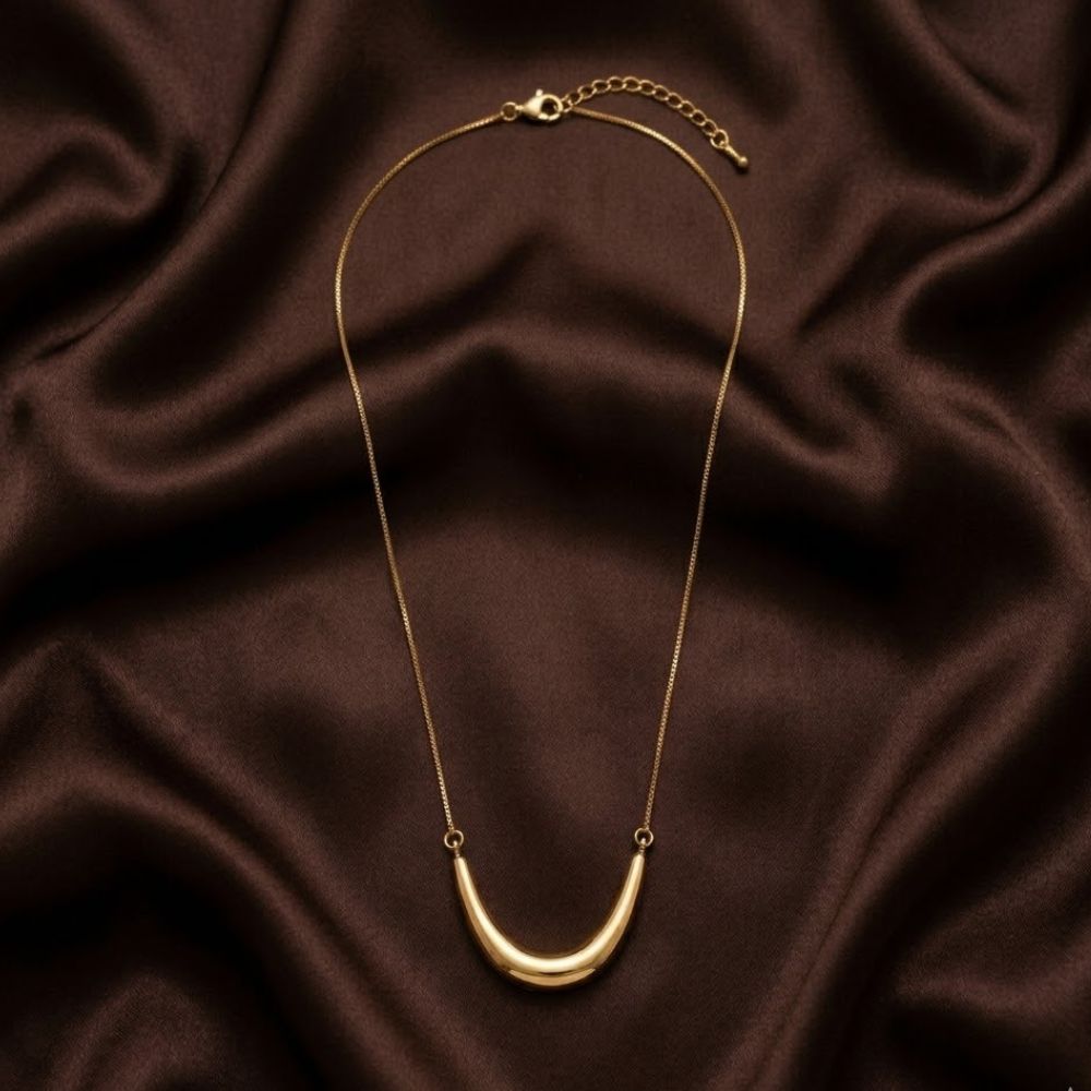ECW LUNA NECKLACE