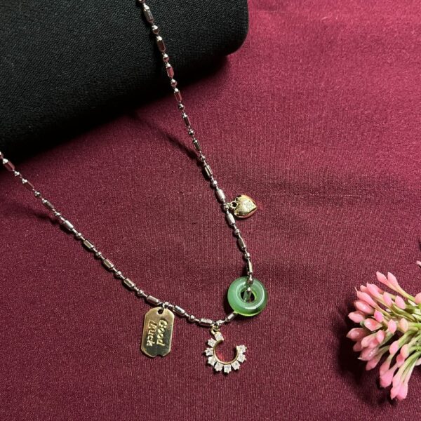 ECW CHIC QUIRKY NECKLACE