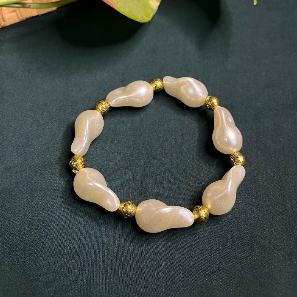 ECW CORAL BEAD BRACELET - Image 3