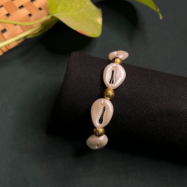 ECW SHELL BEAD BRACELET