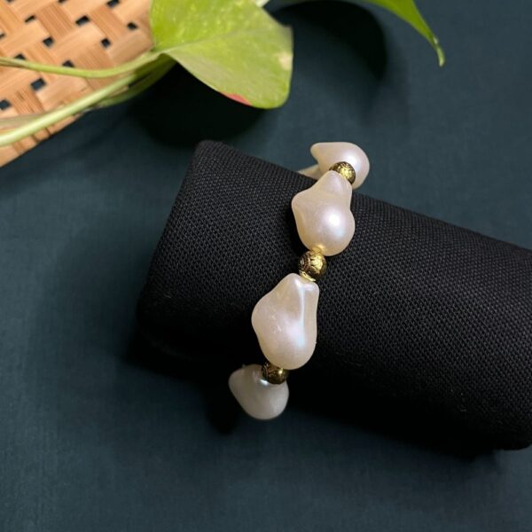 ECW CORAL BEAD BRACELET