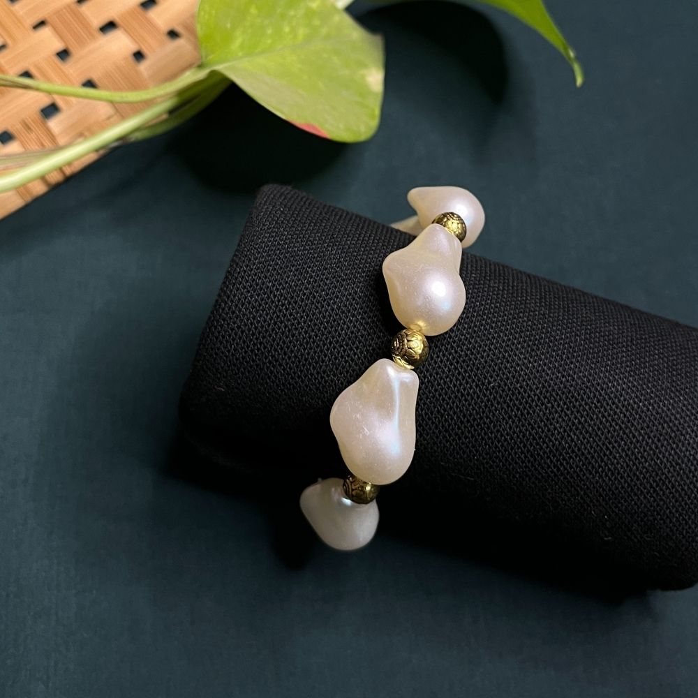 ECW CORAL BEAD BRACELET