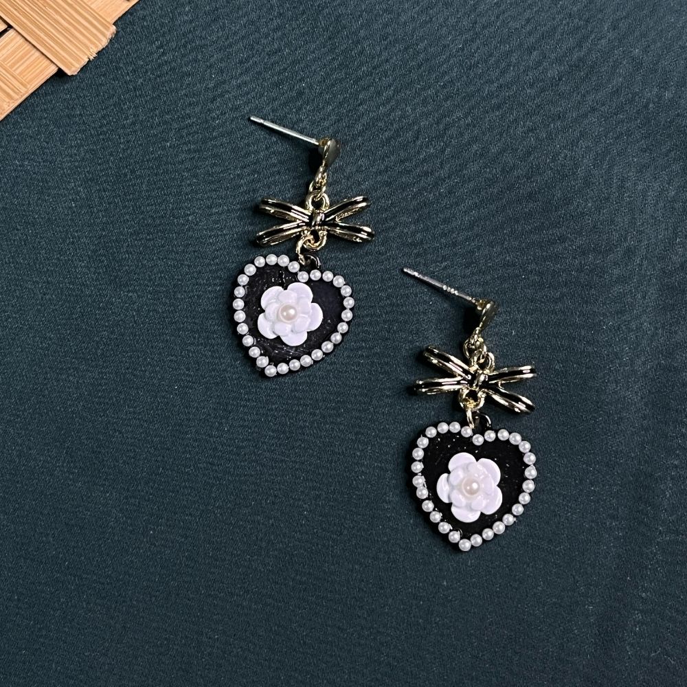 ECW YALE DAINTY EARRING - Image 4