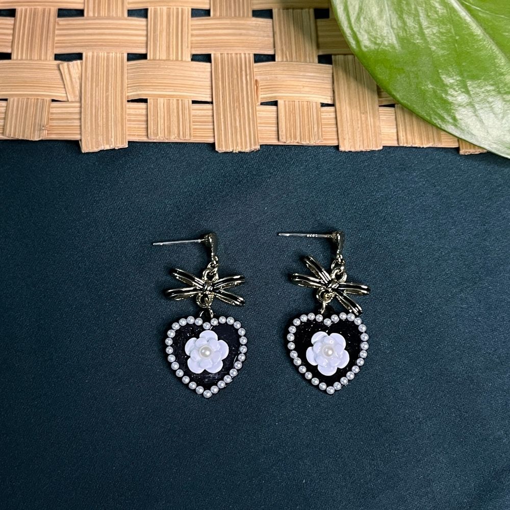 ECW YALE DAINTY EARRING