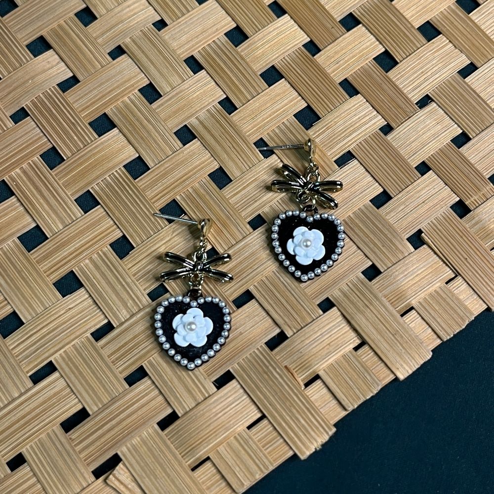 ECW YALE DAINTY EARRING - Image 3